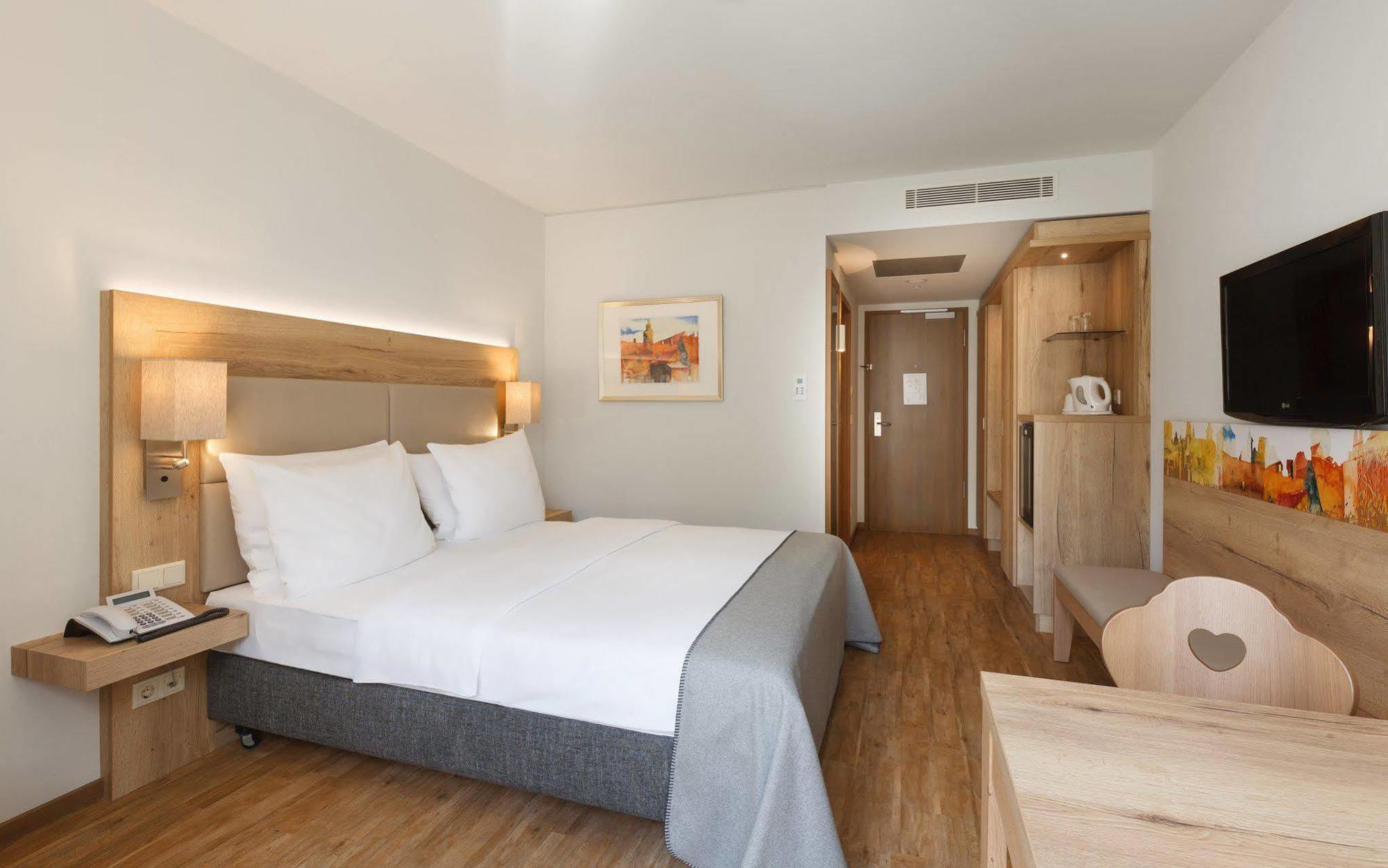 Centre, An Ihg